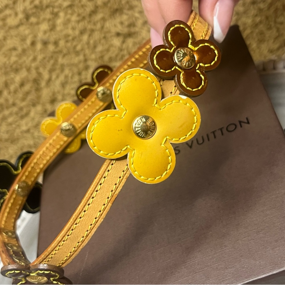 Louis Vuitton Patent Fleur Flower
Double Wrap Vachetta Bracelet - Picture 3 of 11